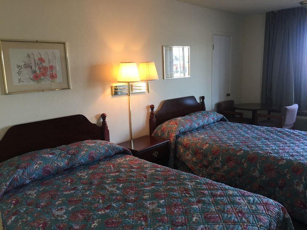 Economy Inn St. James Dış mekan fotoğraf